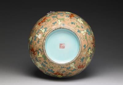 图片[3]-Double-gourd shaped vase with decoration of bats in fen-ts’ai enamels, Ch’ien-lung reign (1736-1795), Ch’ing dynasty-China Archive